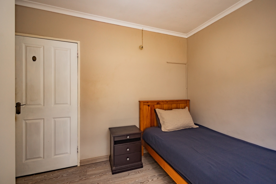 6 Bedroom Property for Sale in Uitzicht Western Cape